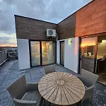 דירה Delux 2 Family Penthouse