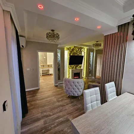 Delux 2 Family Penthouse 公寓